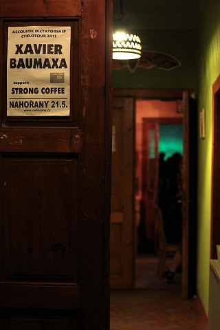 XAVIER BAUMAXA a STRONG COFFEE Nahoany 21.