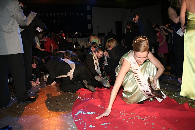 Maturitni ples 4B. Gymnazia Vimperk 22.2.2008