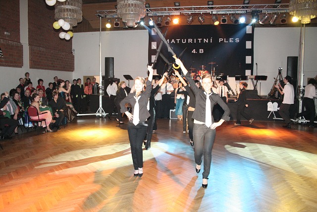 Maturitni ples 4B. Gymnazia Vimperk 22.2.2008