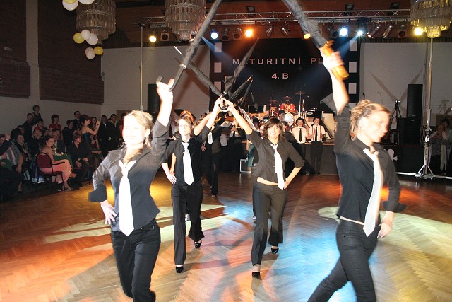 Maturitni ples 4B. Gymnazia Vimperk 22.2.2008