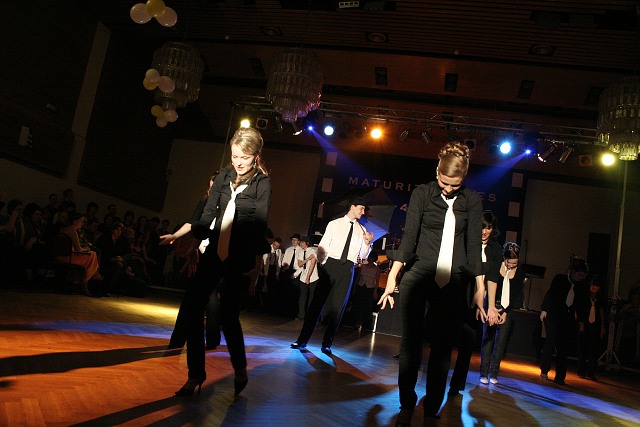 Maturitni ples 4B. Gymnazia Vimperk 22.2.2008