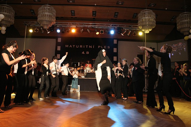 Maturitni ples 4B. Gymnazia Vimperk 22.2.2008