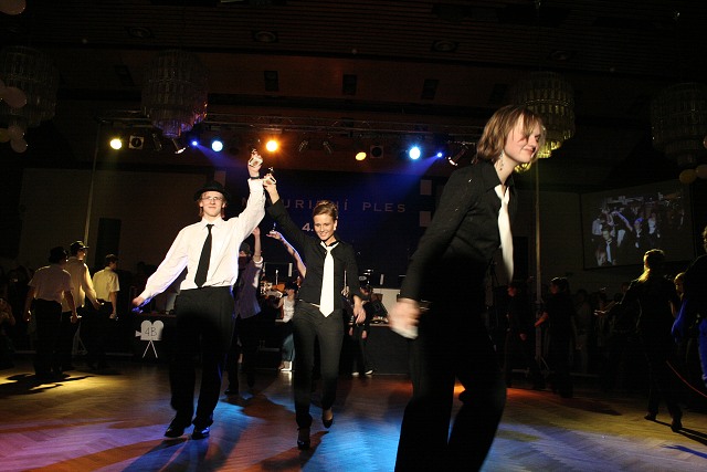 Maturitni ples 4B. Gymnazia Vimperk 22.2.2008