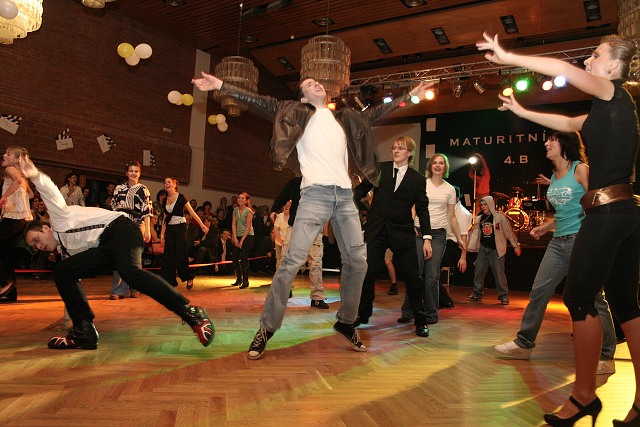 Maturitni ples 4B. Gymnazia Vimperk 22.2.2008