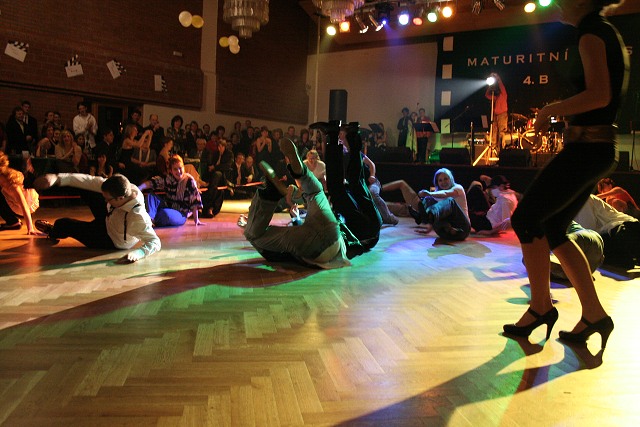 Maturitni ples 4B. Gymnazia Vimperk 22.2.2008