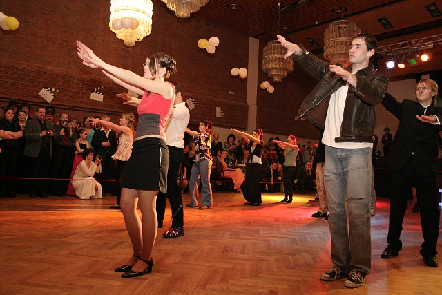 Maturitni ples 4B. Gymnazia Vimperk 22.2.2008