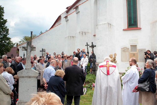 Odhalen pomnku knzi Martinu Frantiku Vchovi 11.