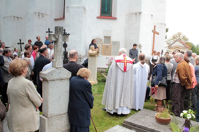 Odhalen pomnku knzi Martinu Frantiku Vchovi 11.
