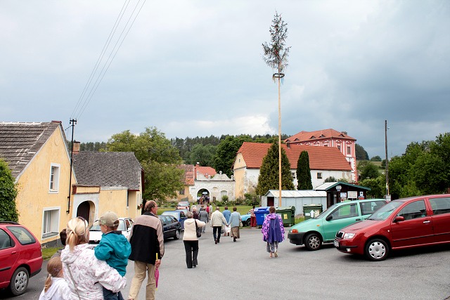 Odhalen pomnku knzi Martinu Frantiku Vchovi 11.