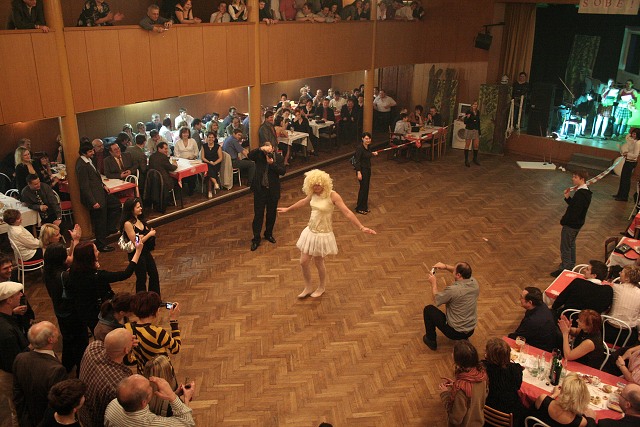 Vstoupen KOS na sportovnm plese ve kyni 20.1.2007