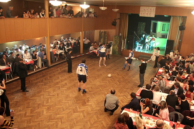 Vstoupen KOS na sportovnm plese ve kyni 20.1.2007