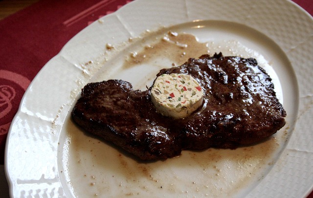 Prvn poumavsk pojdn steak - Hotel Iren kyn