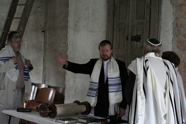 180 let vro synagogy ve kyni