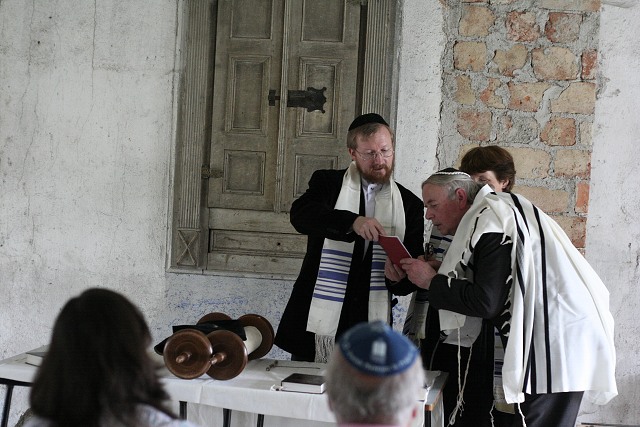 180 let vro synagogy ve kyni