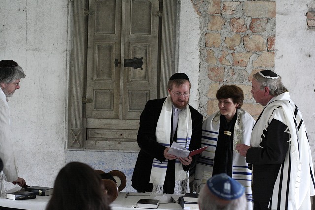 180 let vro synagogy ve kyni