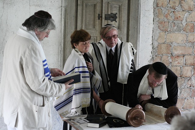 180 let vro synagogy ve kyni